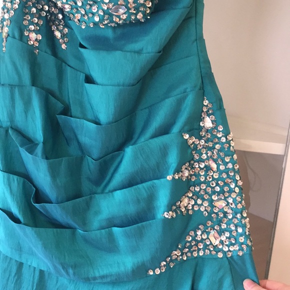 Emerald Green Formal Dress - Picture 3 of 8